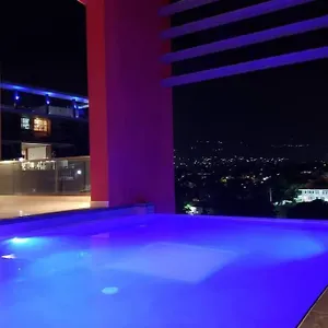 https://2b-r-parkhurst-paradise-with-infinity-edge-rooftop-pool.hotelsochorios.net